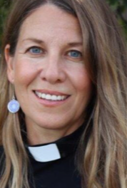 Sjukhusprästen Camilla Vinberg Österberg svarar på frågor kring dopet.